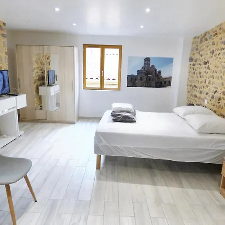 Maison Confortable Au Coeur De Avec Parking Prive. Dom wakacyjny Brioude