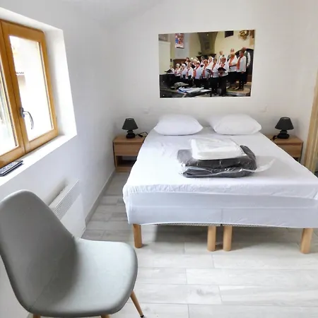 Maison De 3 Avec Vue Sur La Et Wifi A Hébergement de vacances Brioude