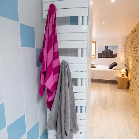 Maison Confortable Au Coeur De Avec Parking Prive. *